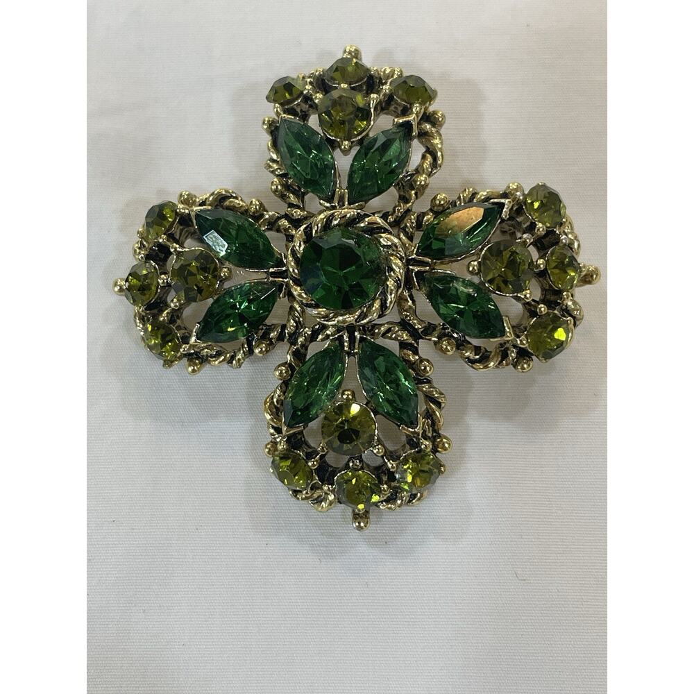 Vintage Signed Weiss Green Rhinestone Brooch W/ Gold Accents Floral Shape